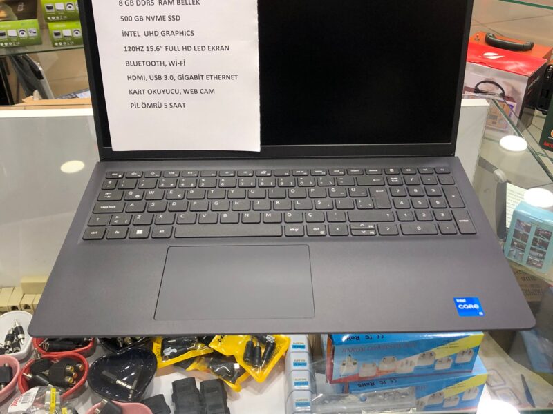 DELL İ5 12.NESİL İŞLEMCİ 8GB DDR5 RAM 500GB NVME SSD İNTEL UHD GRAPHİCS EKRAN KARTLI NOTEBOOK
